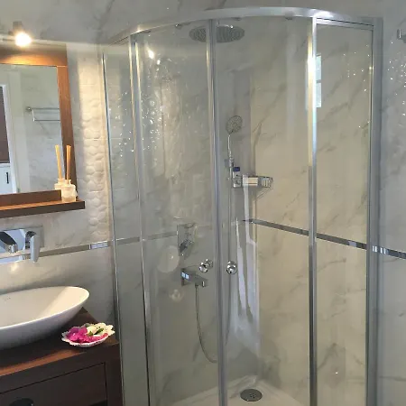 Aparthotel Nar Suites