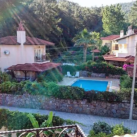 Aparthotel Nar Suites