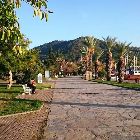 Aparthotel Nar Suites