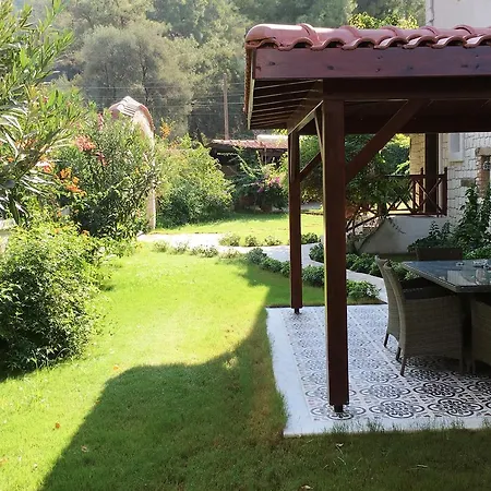 Aparthotel Nar Suites *